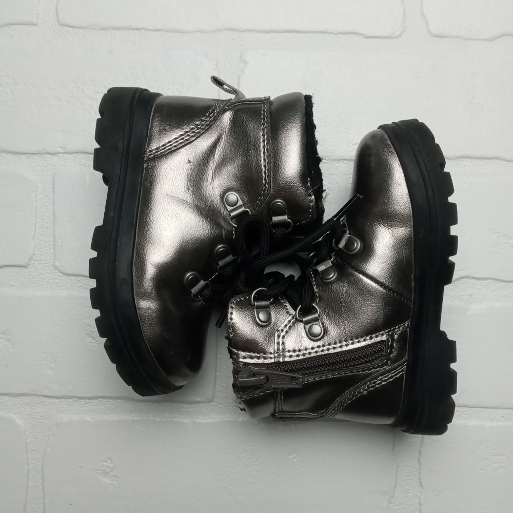 H&M girls size 4-5 metallic side zip tie boots cozy lined, black rubber bottoms